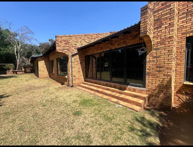 4 BEDROOM HOUSE FOR SALE IN SONNEVELD